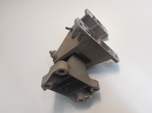 MG, MG 5 I (2020–2026) Engine bracket with mount 10758188 - 2