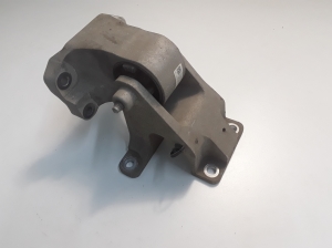 MG, MG 5 I (2020–2026) Engine bracket with mount 10758188 - 3