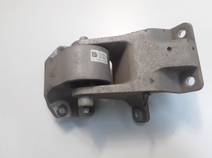 MG, MG 5 I (2020–2026) Engine bracket with mount 10758188 - 5