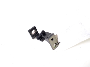 Volkswagen T-Roc (2017–2026) Front door top hinge 8X0831404E - 2