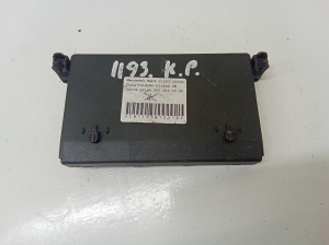 Mercedes Benz C-Class 203 (2000–2007) Front door control unit 2038201585 - 3