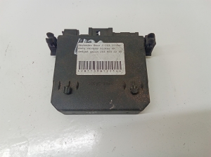 Mercedes Benz C-Class 203 (2000–2007) Front door control unit 2038202285 - 3