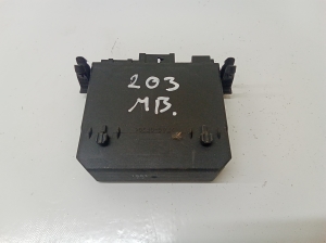 Mercedes Benz C-Class 203 (2000–2007) Front door control unit 2038206526 - 3
