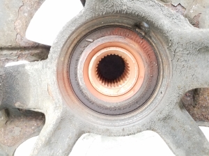 Infiniti Q30 (2015–2018) Front wheel hub 400155DA0A - 2
