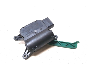 AUDI A4 B7 (2004–2008) Salongi soojenduse klapi mootor 0132801303 - 5
