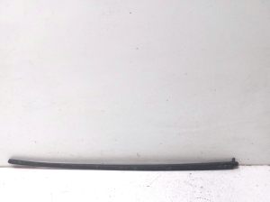 Esiklaasi piilari välimine liist - 8E0854327E