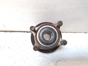 Kia Sportage (2016–2021) Front wheel hub - 2