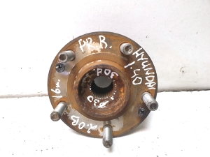 Hyundai i40 (2011–2026) Front wheel hub - 2