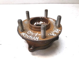 Front wheel hub - 