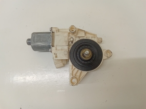 Hinterer Seitentür-Fensterhebermotor - A2048200642