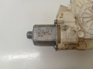 Mercedes Benz C-Class 204 (2007–2014) Rear side door window regulator motor A2048200642 - 3