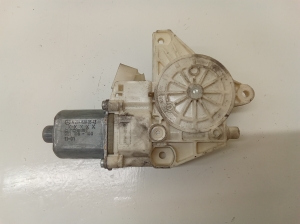 Mercedes Benz C-Class 204 (2007–2014) Rear side door window regulator motor A2048200642 - 4