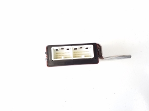 LEXUS GS (2005–2011) Aizmugurējo sānu durvju vadības bloks 8922430080 - 3