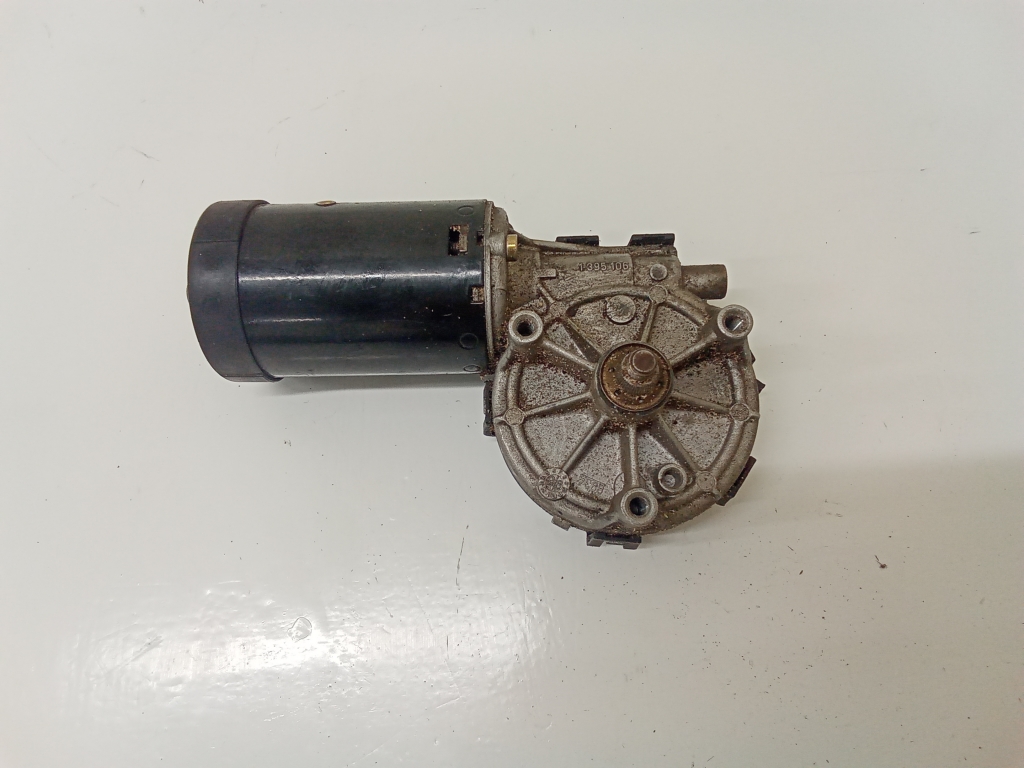 Mercedes Benz E-Class W210 (1995–2002) Scheibenwischermotor vorne 0390241420 Mercedes Benz E-Class W210 (1995–2002) Scheibenwischermotor vorne 0390241420