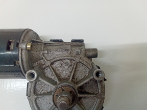 Mercedes Benz E-Class W210 (1995–2002) Scheibenwischermotor vorne 0390241420 - 4