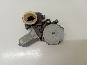 Aizmugurējo sānu durvju logu pacēlāja motors - 977555106
