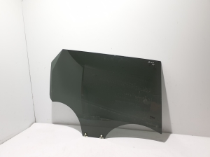   Rear side door glass  - 823006067R 