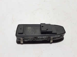 RENAULT Scenic E-Tech I (2024–2026) Front door glass switch 254108260R - 3