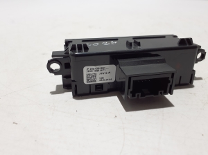 RENAULT Scenic E-Tech I (2024–2026) Trunk opening switch 252738192R - 3