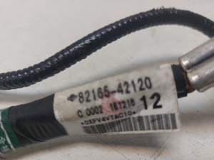 TOYOTA RAV 4 A5 (2019–2026) Miinusjuhtme klemm 8216542120 - 4