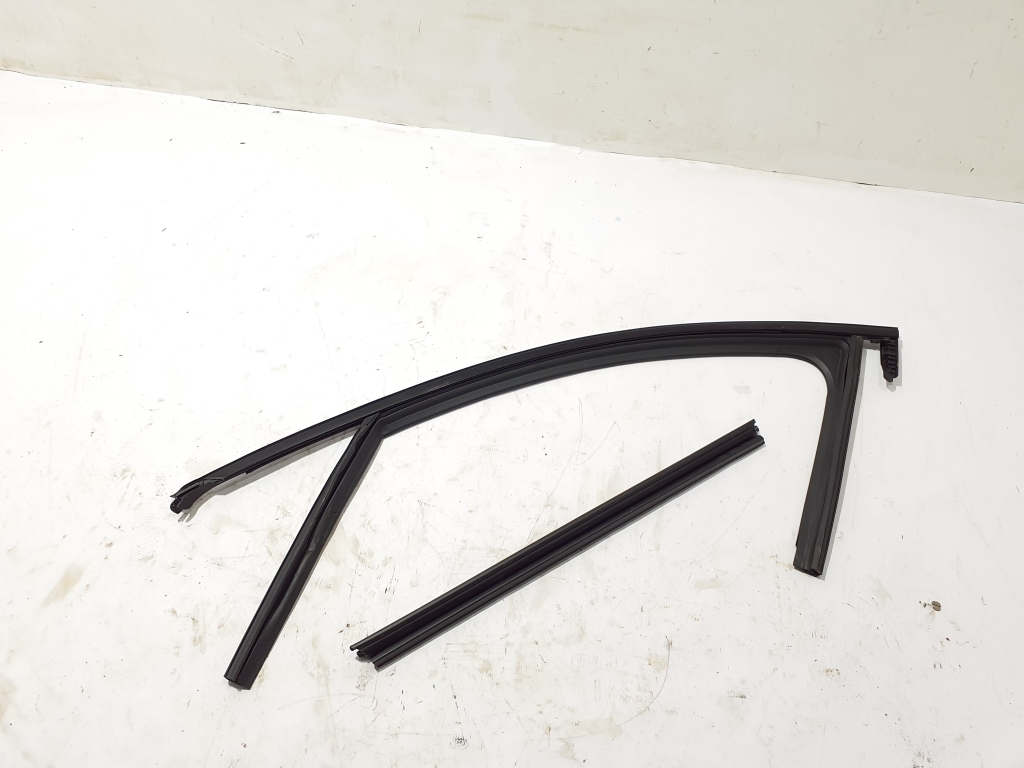 RENAULT Scenic E-Tech I (2024–2026) Front door rubber seal 803315764R RENAULT Scenic E-Tech I (2024–2026) Front door rubber seal 803315764R