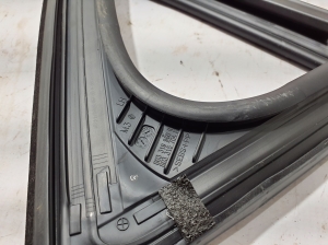 RENAULT Scenic E-Tech I (2024–2026) Front door rubber seal 803315764R - 2