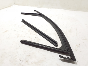 RENAULT Scenic E-Tech I (2024–2026) Front door rubber seal 803315764R - 3