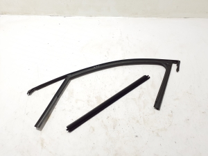 RENAULT Scenic E-Tech I (2024–2026) Front door rubber seal 803305942R - 3