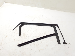   Rear side door seal on the door  - 823309353R 