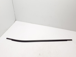   Rear side door outer window molding  - 828329530R 