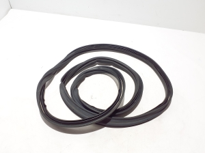 RENAULT Scenic E-Tech I (2024–2026) Trunk seal (on body) 908307182R - 2