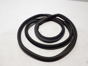 RENAULT Scenic E-Tech I (2024–2026) Trunk seal (on body) 908307182R - 3