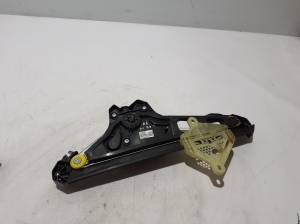   Rear side door window regulator  - 827201511R 