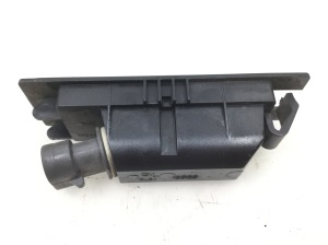 Opel Astra J (2009–2017) Numbrimärgi valgustuse korpus 13251936 - 2