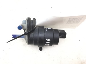 Opel Astra H (2004–2010) Front windshield washer pump 24439254 - 2