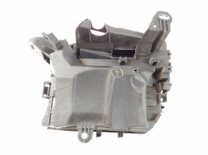 Infiniti Q30 (2015–2018) Kaitsmekarbi korpus kapoti all A2465403803 - 4