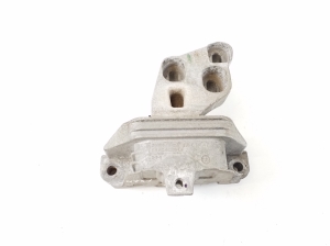 Infiniti Q30 (2015–2018) Gearbox mount A2462400617 - 4