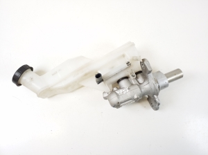 Infiniti Q30 (2015–2018) Brake master cylinder 460105DA9A - 4
