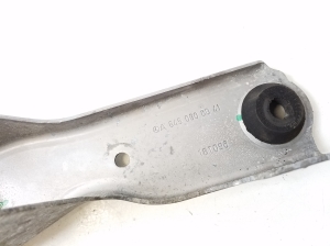Infiniti Q30 (2015–2018) Luftfiltergehäusehalter A6450900041 - 3