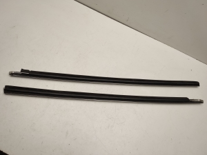 Mercedes Benz E-Class W207 (2009–2017) Esiukse klaasi välimine liist A2077200300 - 4