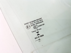 Infiniti Q30 (2015–2018) Rear side door glass 823125DA0A - 2