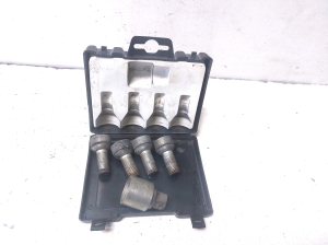 Volkswagen Passat B6 (2005–2010) Radmuttern, Schrauben 93173882 - 2