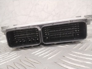 Peugeot 2008 (2013–2026) Engine control unit 9818160080 - 4