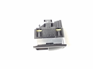 Infiniti Q30 (2015–2018) Rear side door window switch A2049058102 - 3