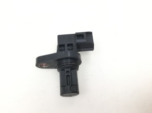 Mazda 3 (2003–2009) Crankshaft position sensor J5T30571 - 2