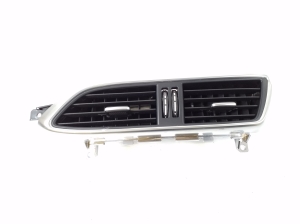 Dashboard air vent grilles - 687505DA0A
