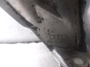 AUDI A4 B7 (2004–2008) Muffler bracket 8E0253047D - 2