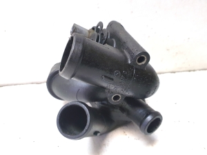 Porsche Cayenne (2002–2010) Thermostatgehäuse 022121121E - 2
