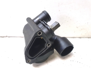 Porsche Cayenne (2002–2010) Thermostatgehäuse 022121121E - 3