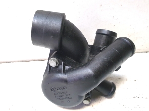 Porsche Cayenne (2002–2010) Thermostatgehäuse 022121121E - 4